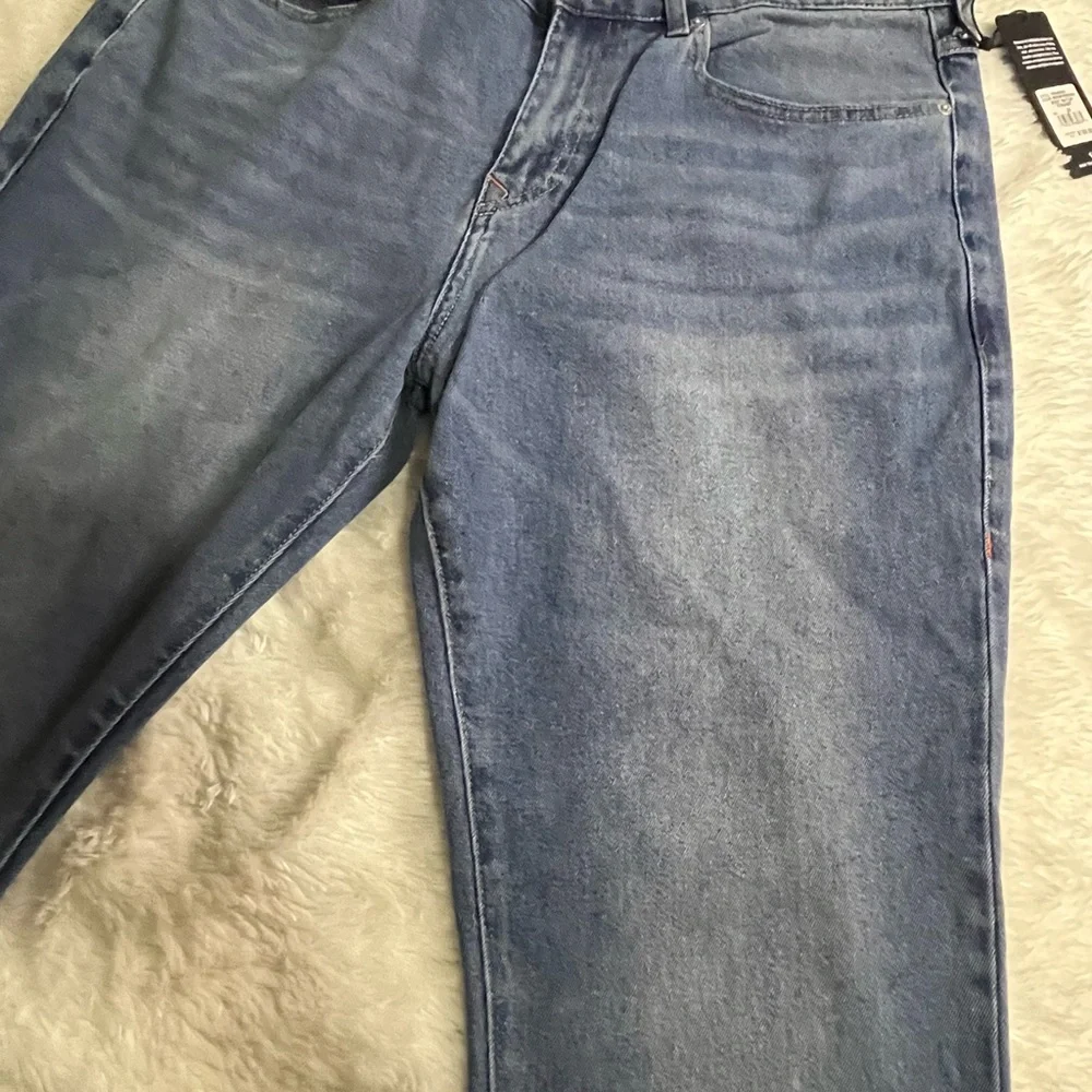 TRUE RELIGION Ricky Relaxed straight big T flap Medium Fresh Wash Jeans Size 34
